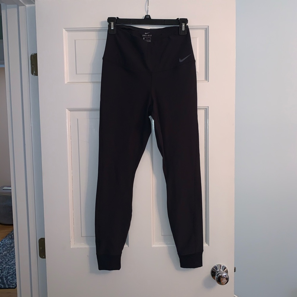 high waisted nike leggings (med)
